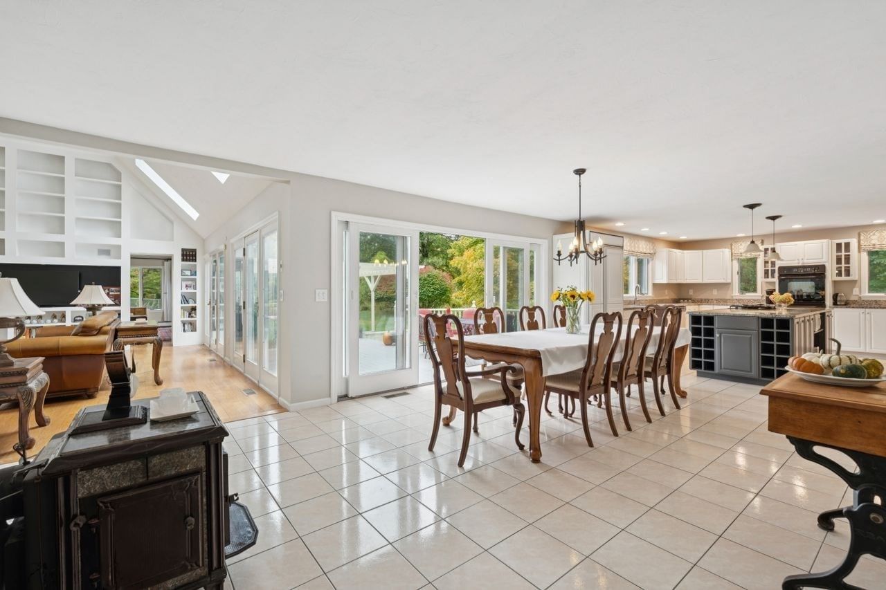 52 Moore Ln Northborough — Photo 7 of 41