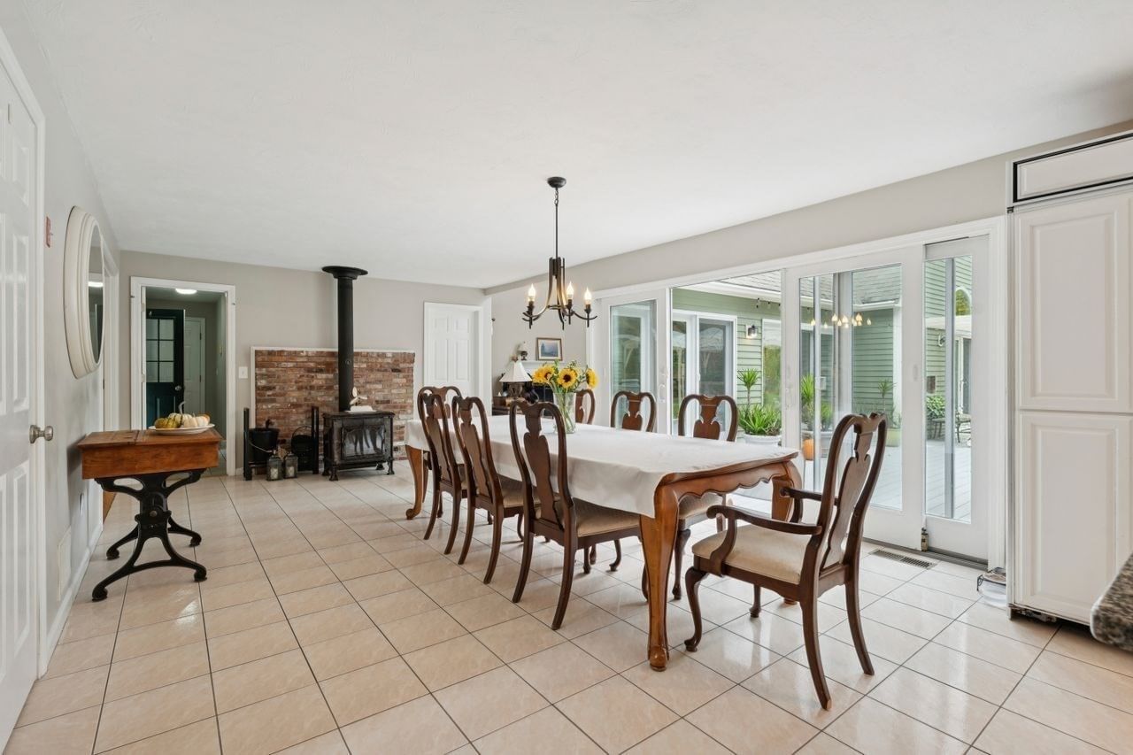 52 Moore Ln Northborough — Photo 8 of 41