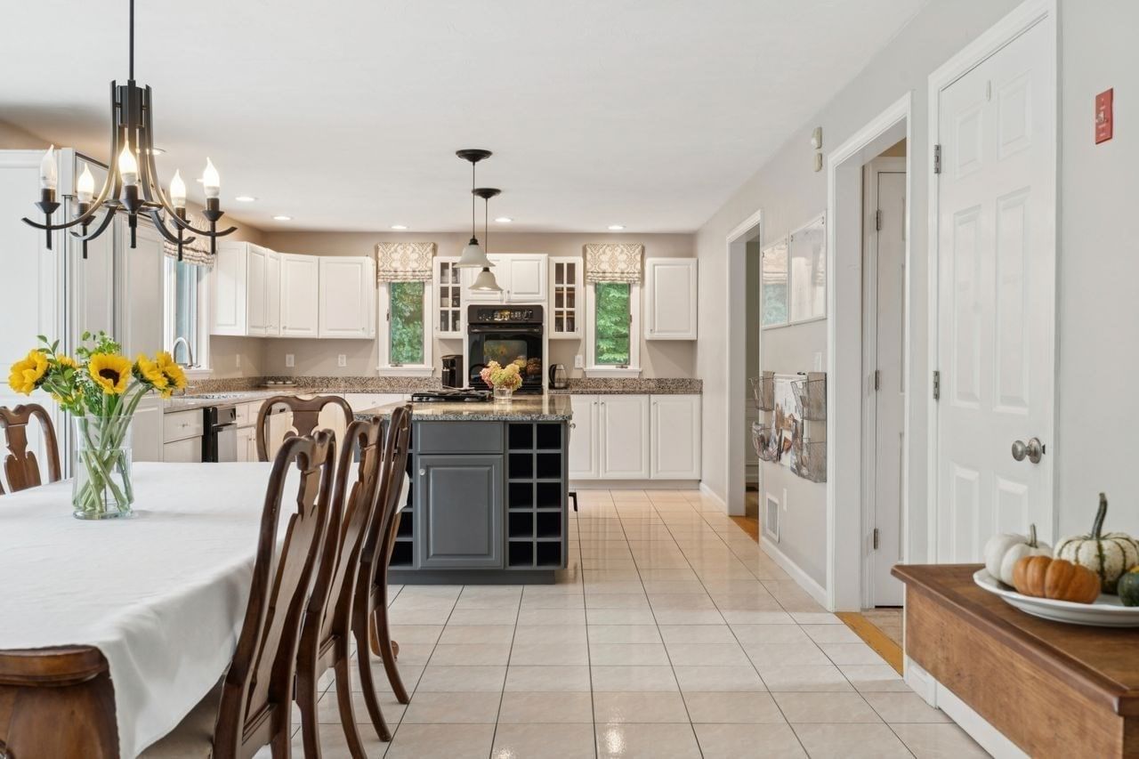 52 Moore Ln Northborough — Photo 9 of 41