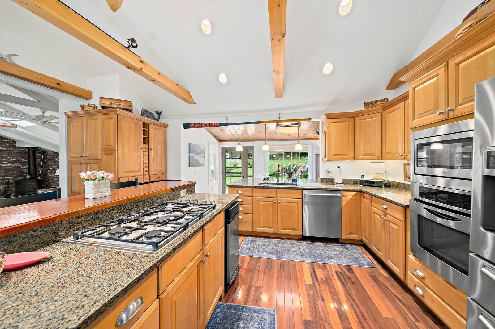 781 Ferry St Marshfield — Photo 10 of 41