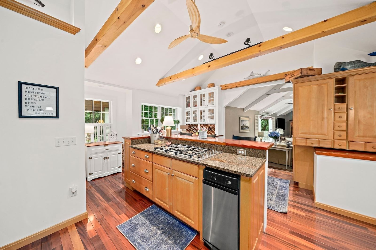 781 Ferry St Marshfield — Photo 8 of 41