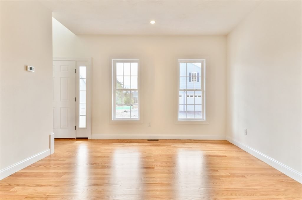 23D Crownshield #23D Uxbridge — Photo 10 of 24