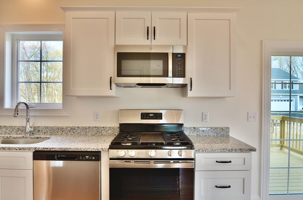 23D Crownshield #23D Uxbridge — Photo 7 of 24