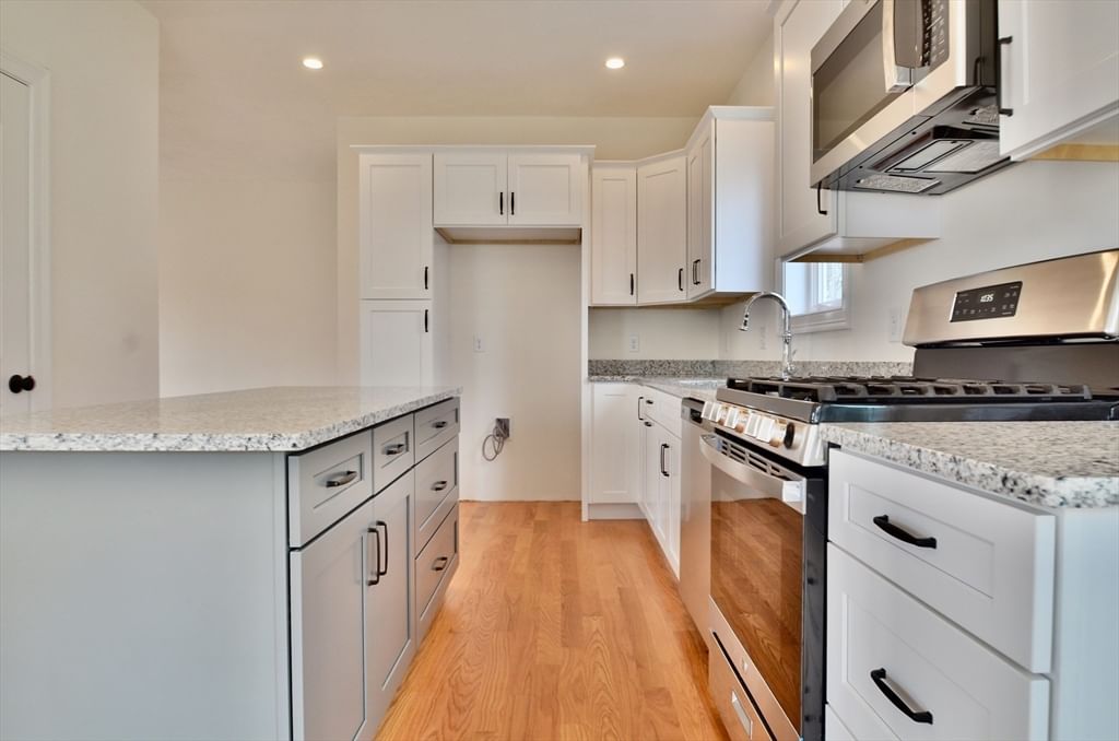 23D Crownshield #23D Uxbridge — Photo 8 of 24