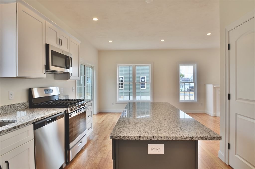 23D Crownshield #23D Uxbridge — Photo 9 of 24