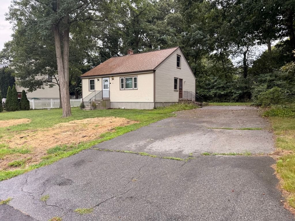 16 Assonet Blvd Freetown — Photo 3 of 23