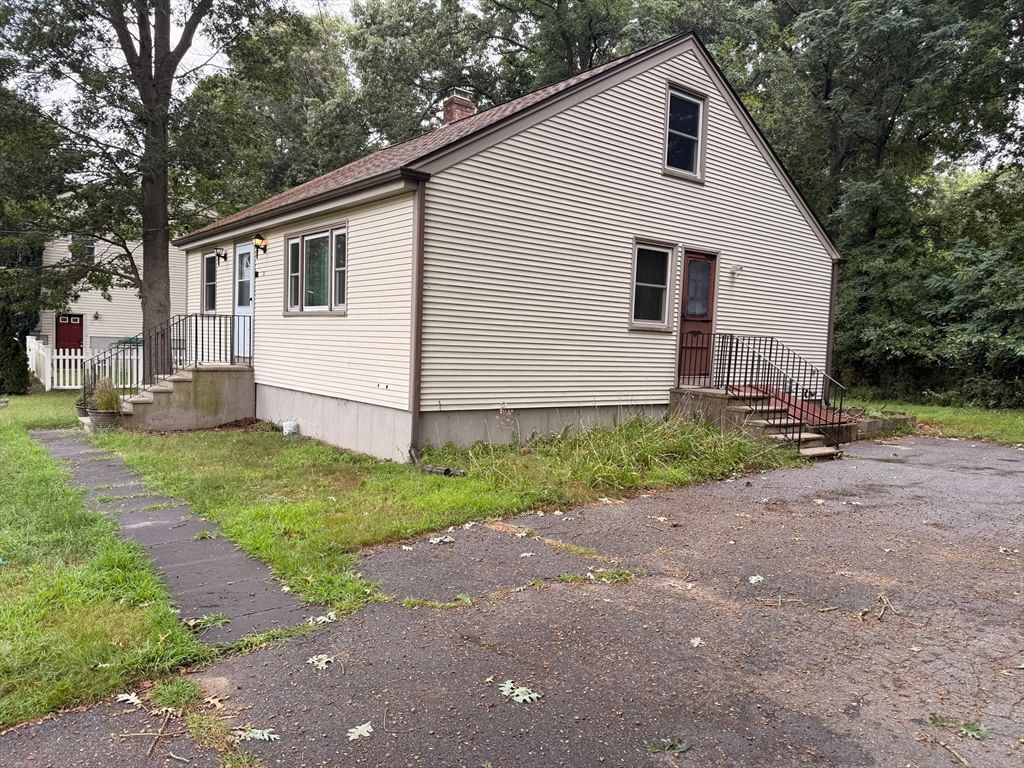 16 Assonet Blvd Freetown — Photo 4 of 23