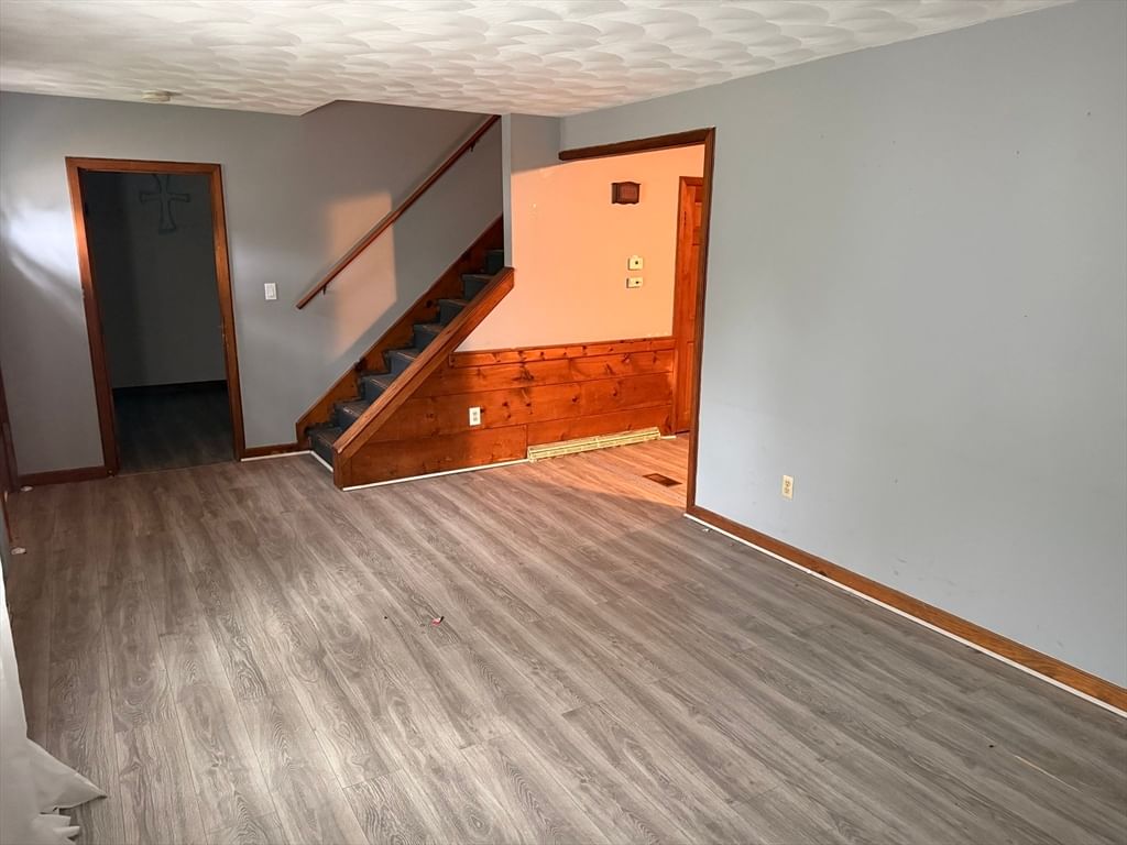 16 Assonet Blvd Freetown — Photo 7 of 23