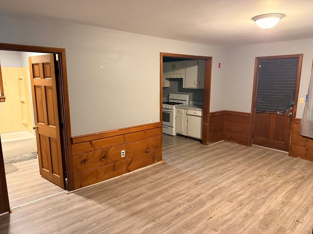 16 Assonet Blvd Freetown — Photo 8 of 23