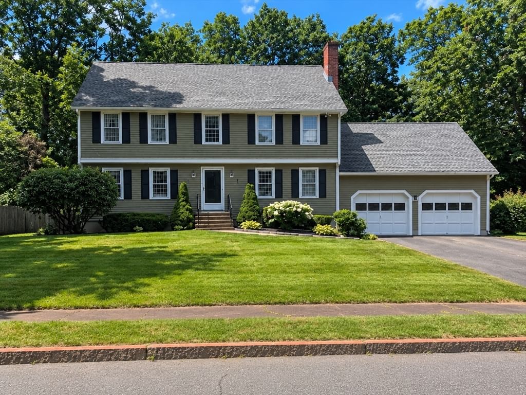 Property at 4 Apple Tree Ln, Wilmington, MA 01887