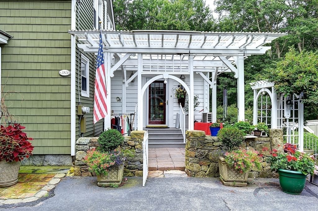 647 Main St #B Oxford — Photo 2 of 42