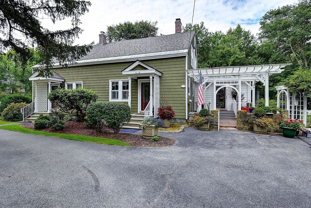 647 Main St #B Oxford — Photo 3 of 42