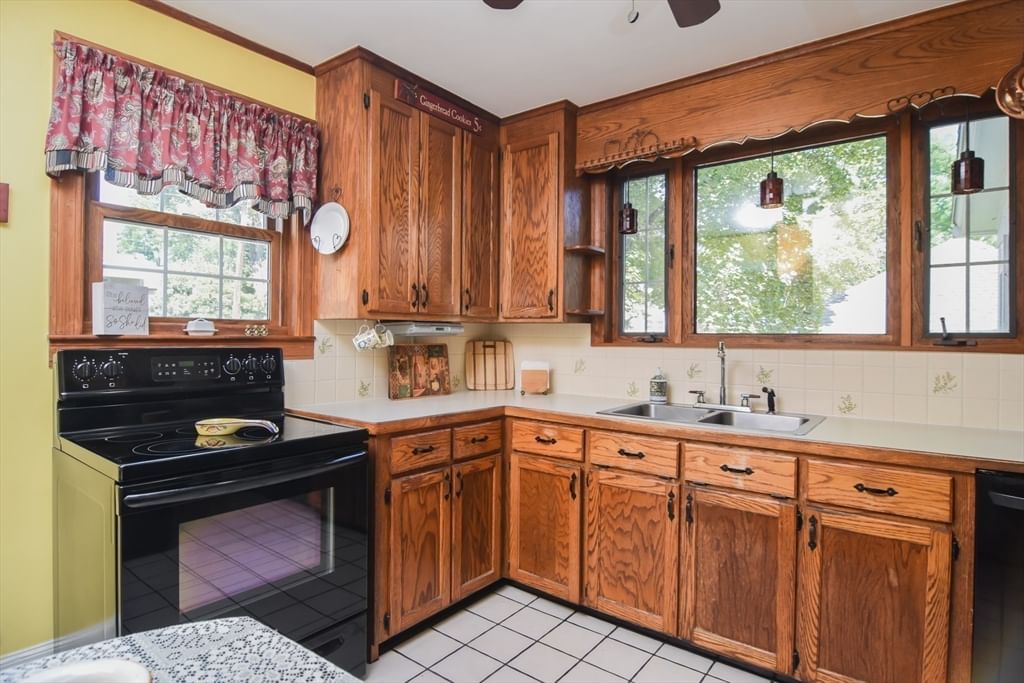 12 Houston Ave Methuen — Photo 7 of 42