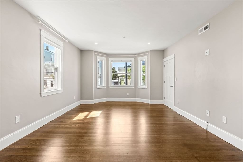 251 Rantoul St #1 Beverly — Photo 4 of 40