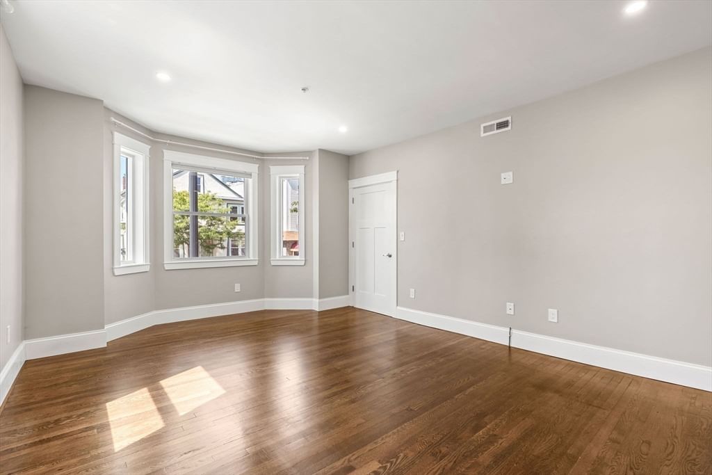 251 Rantoul St #1 Beverly — Photo 6 of 40