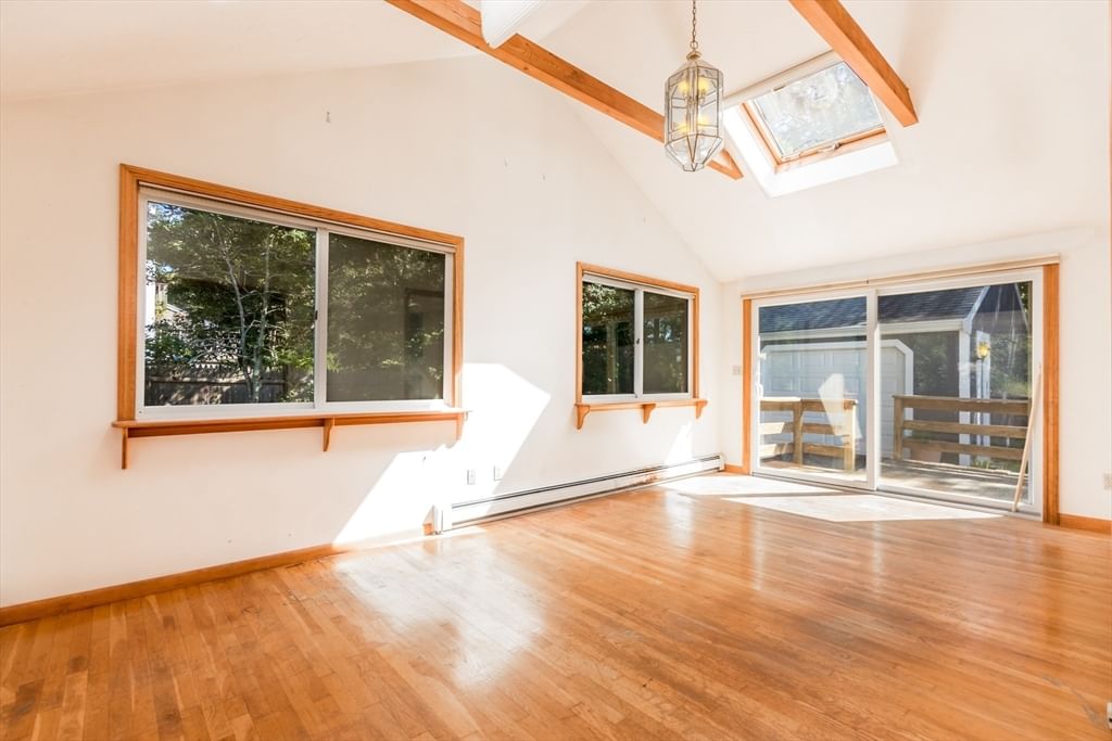 8 Laura Ln Bourne — Photo 11 of 41