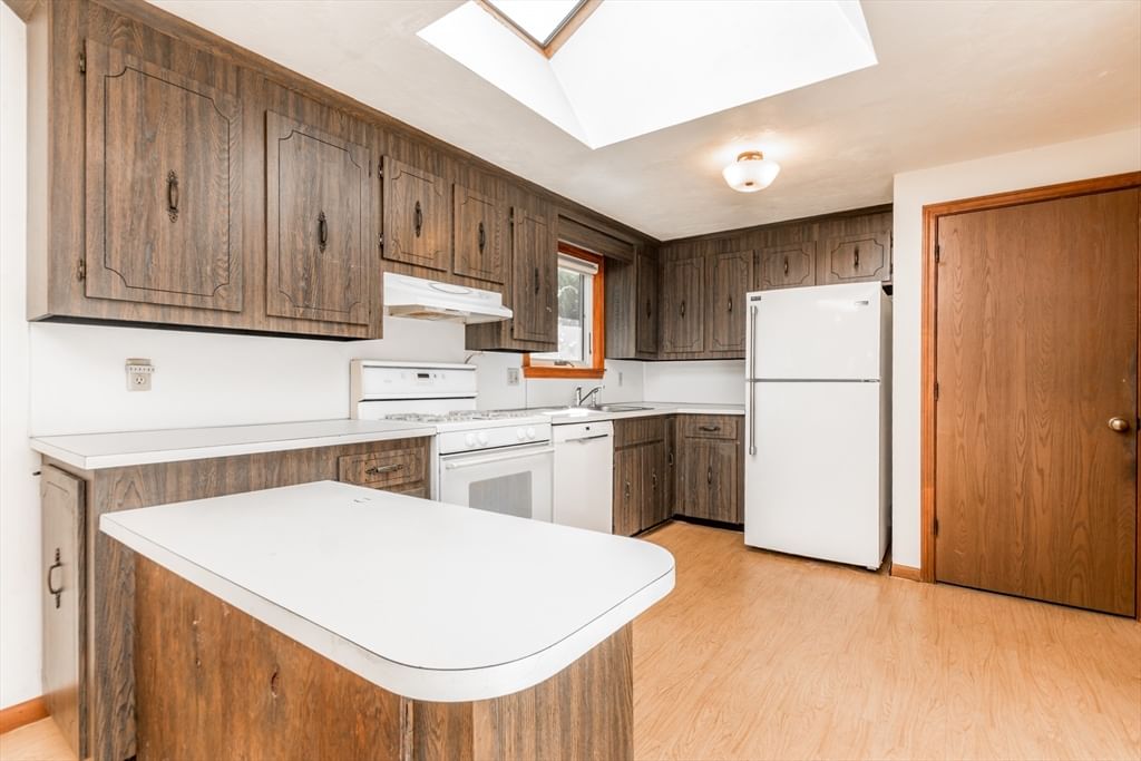 8 Laura Ln Bourne — Photo 15 of 41