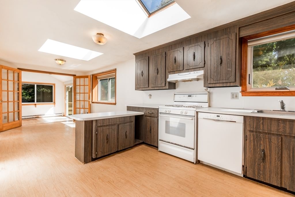 8 Laura Ln Bourne — Photo 16 of 41