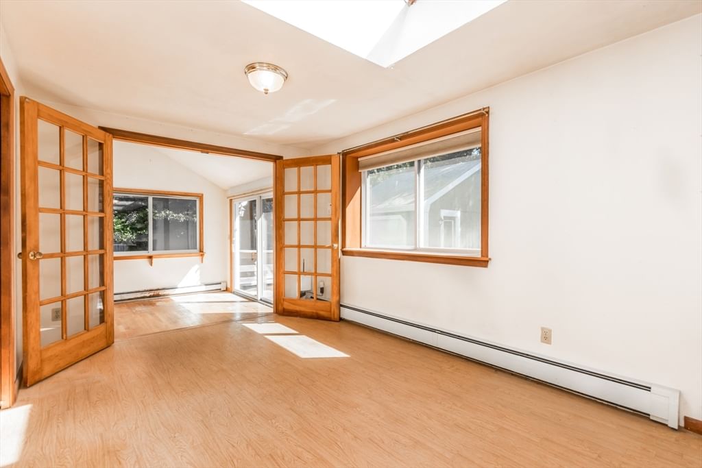 8 Laura Ln Bourne — Photo 17 of 41