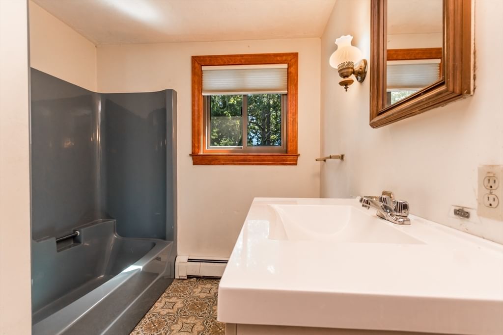 8 Laura Ln Bourne — Photo 27 of 41
