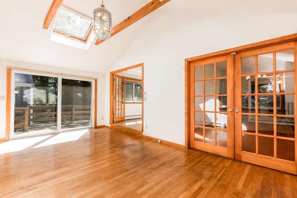 8 Laura Ln Bourne — Photo 9 of 41