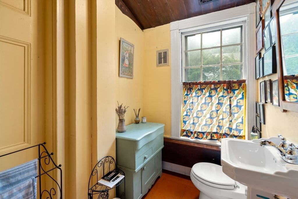 186 Highland Ave Newton — Photo 15 of 29