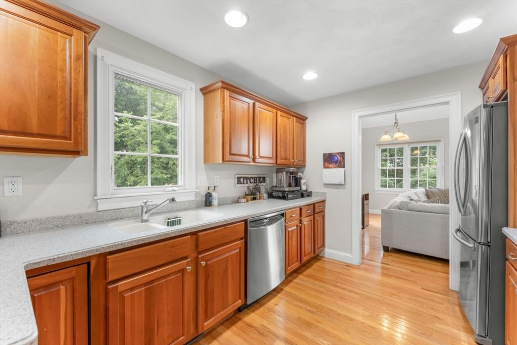 10 Charnstaff Ln #404 Billerica — Photo 7 of 38