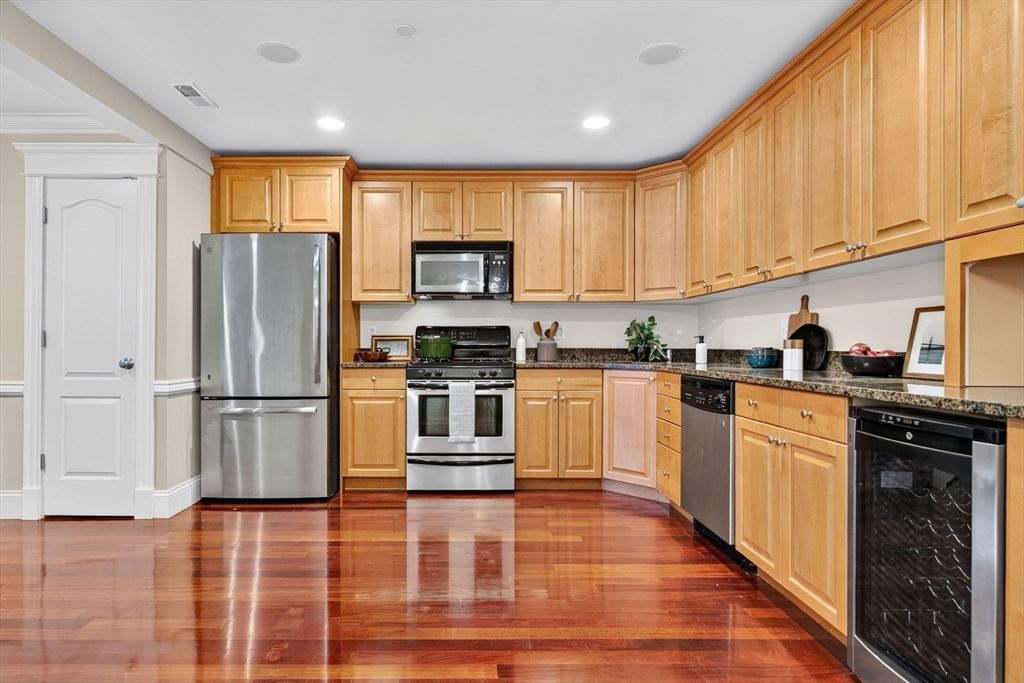 161 E Cottage #2 Boston — Photo 10 of 29