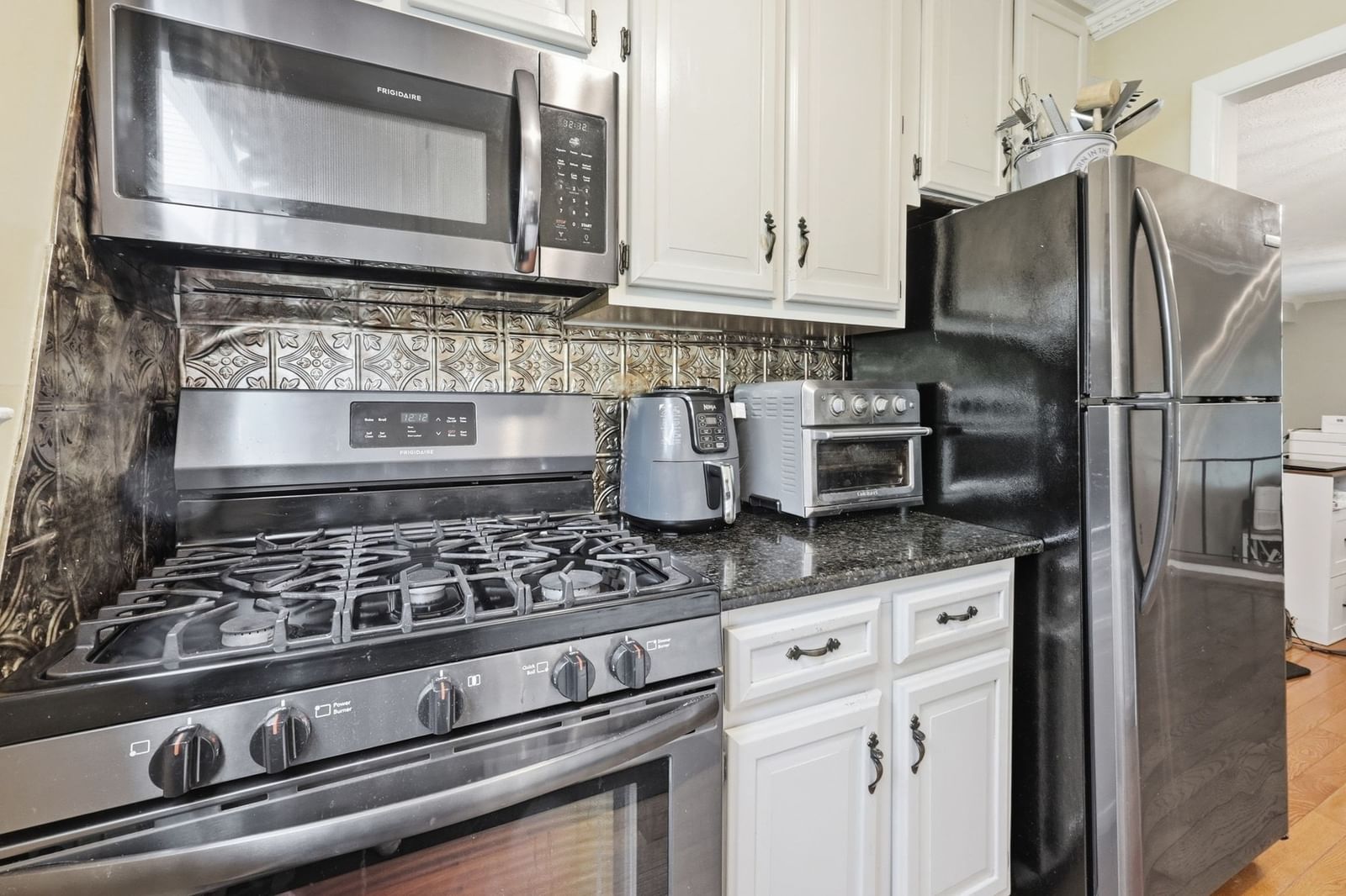 142 Autumn St #G Agawam — Photo 10 of 25