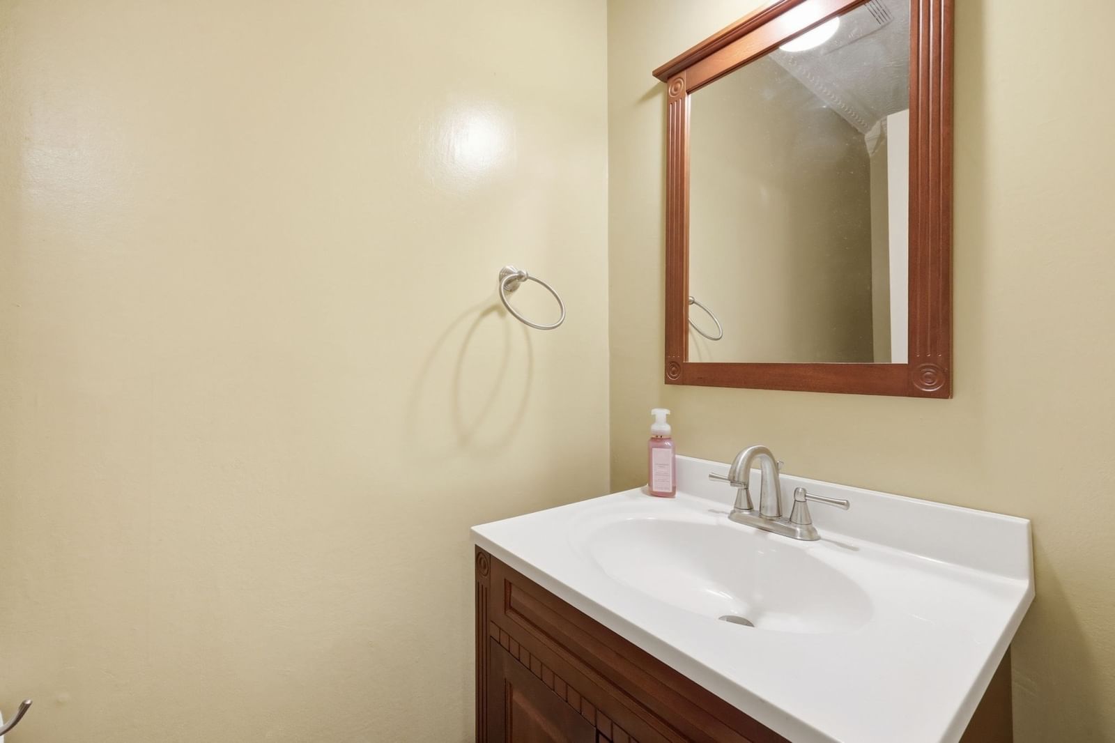 142 Autumn St #G Agawam — Photo 13 of 25