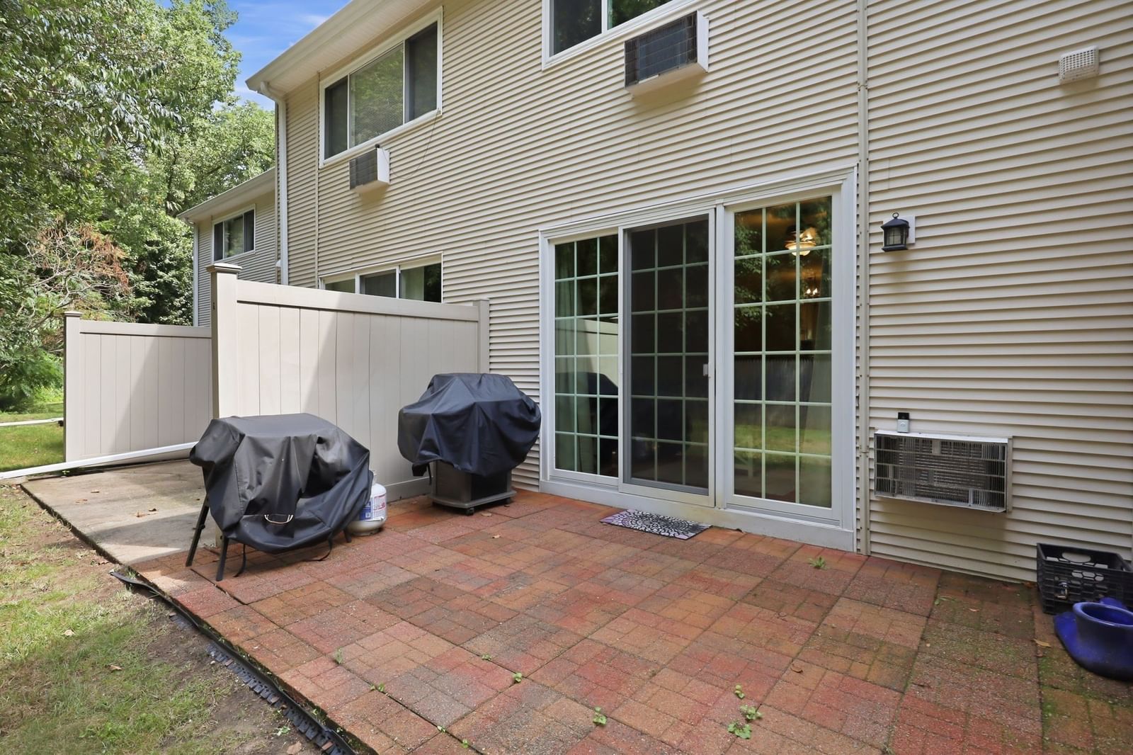 142 Autumn St #G Agawam — Photo 24 of 25