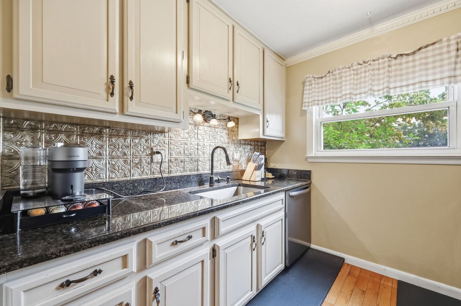 142 Autumn St #G Agawam — Photo 7 of 25