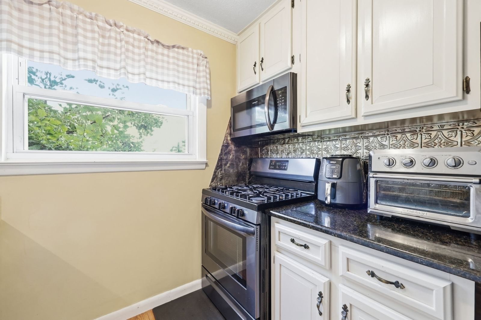 142 Autumn St #G Agawam — Photo 9 of 25