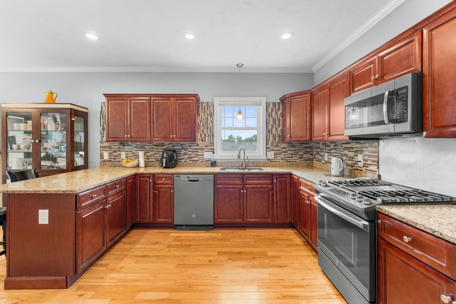 2 Mackenzie Way #2 Haverhill — Photo 16 of 42