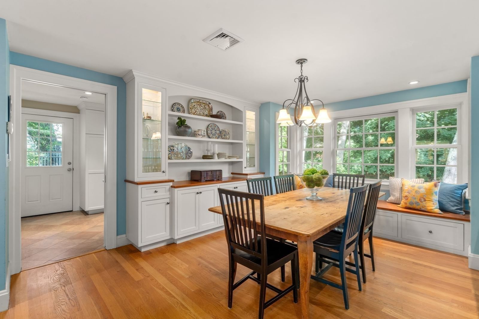 104 Fairbanks Avenue Wellesley — Photo 15 of 42