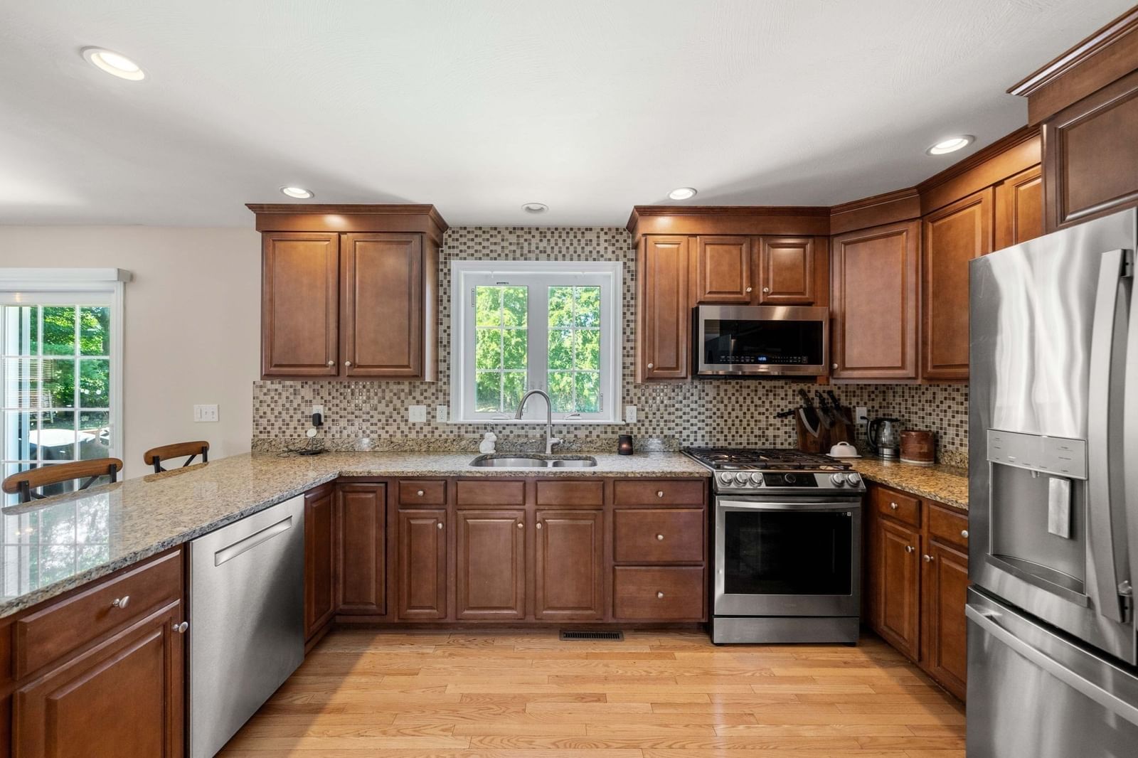11 Duquette Dr Haverhill — Photo 4 of 27