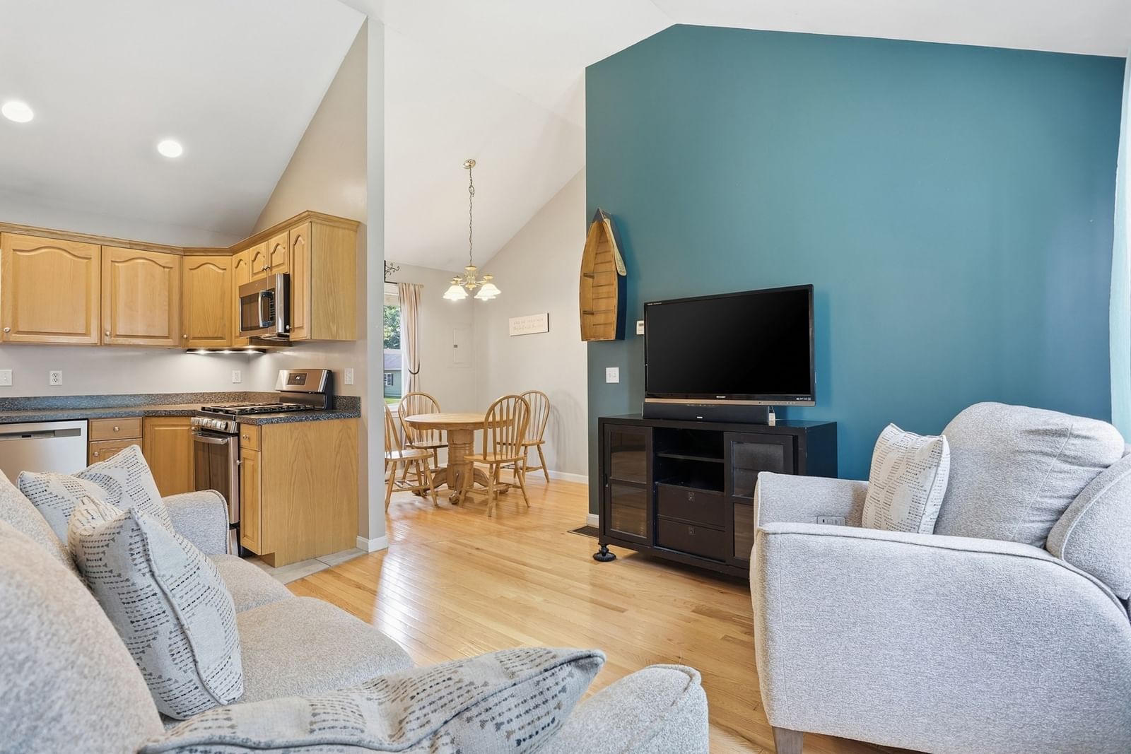 6 Oak Road Littleton — Photo 10 of 29
