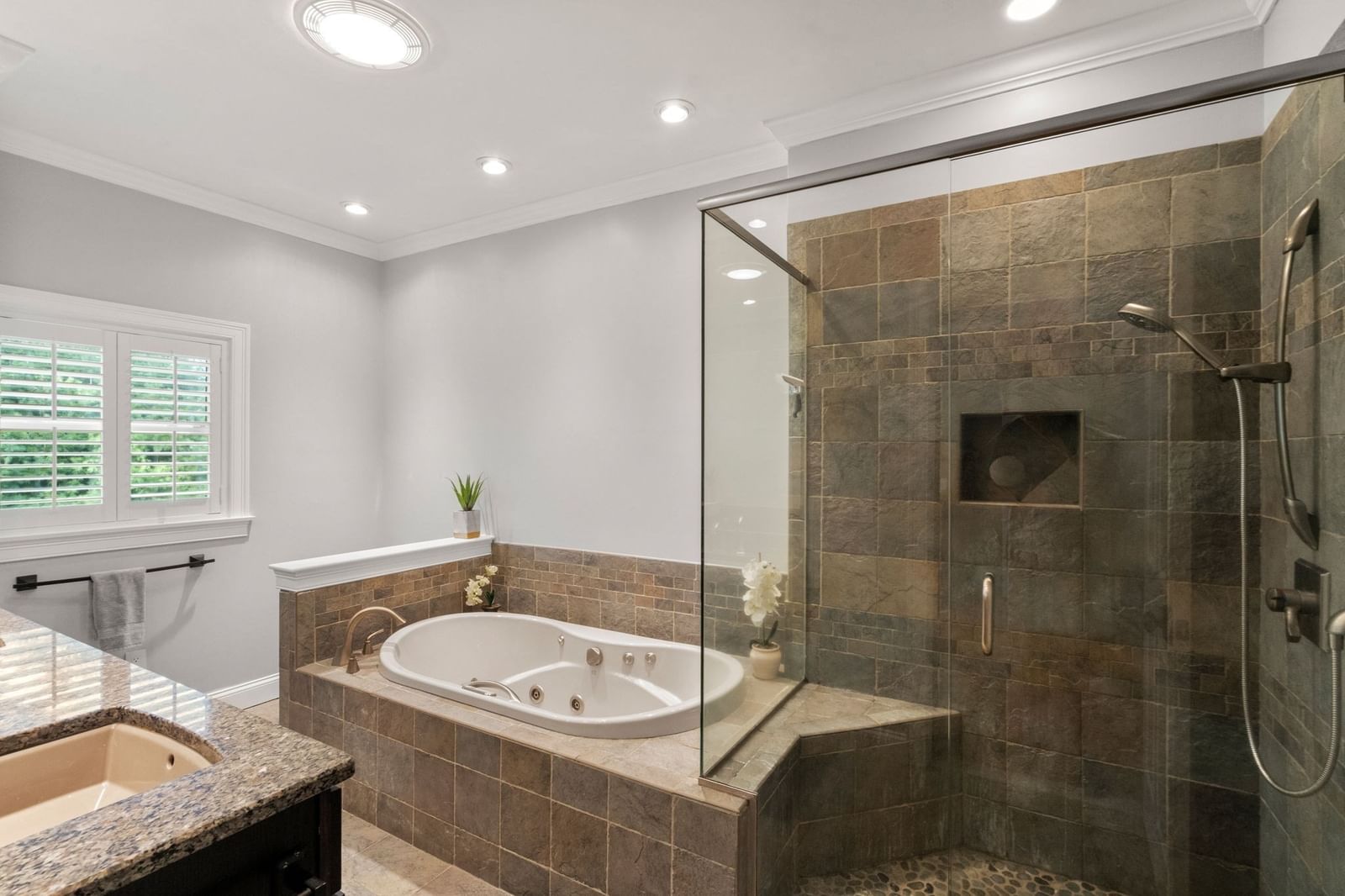 31 Hathaway Pond Cir #31 Rochester — Photo 14 of 42