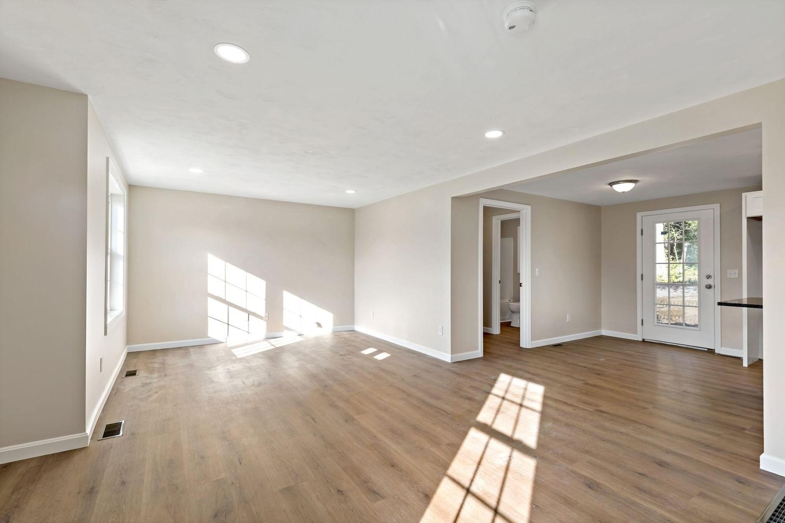 27 Bumblebee Dr. Plymouth — Photo 10 of 31