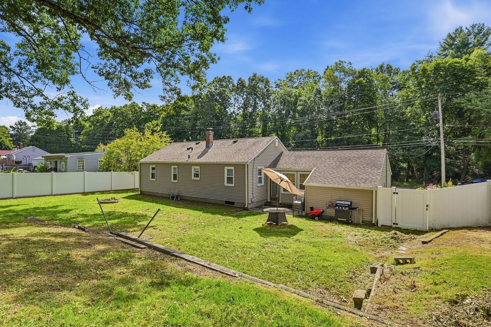 42 N Brook Rd Springfield — Photo 32 of 35
