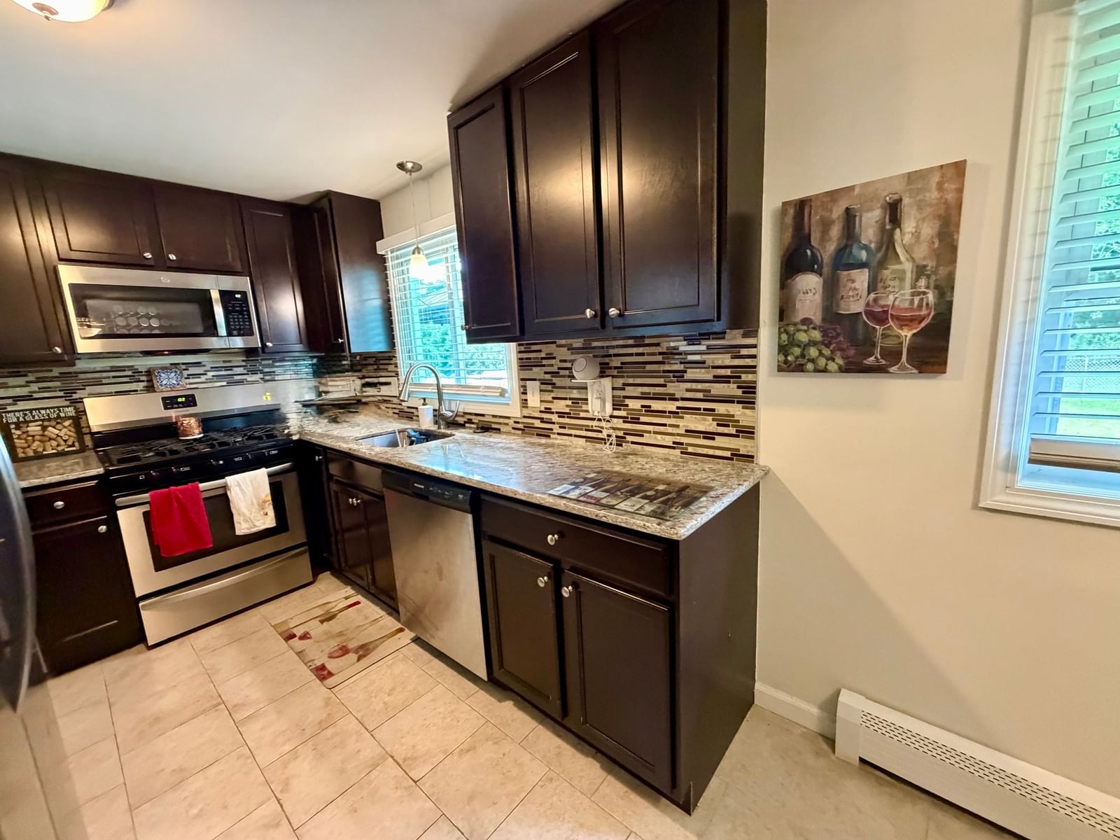 75 Longwood Dr Chicopee — Photo 16 of 32