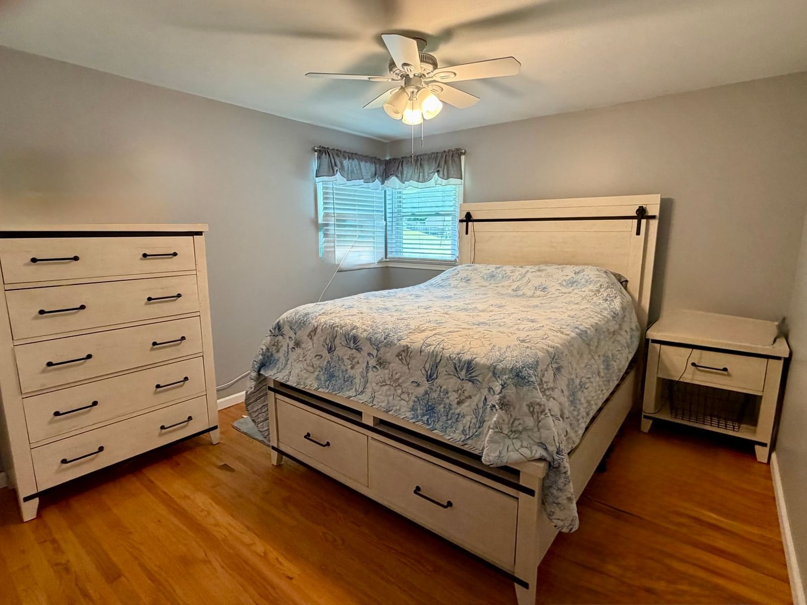 75 Longwood Dr Chicopee — Photo 24 of 32