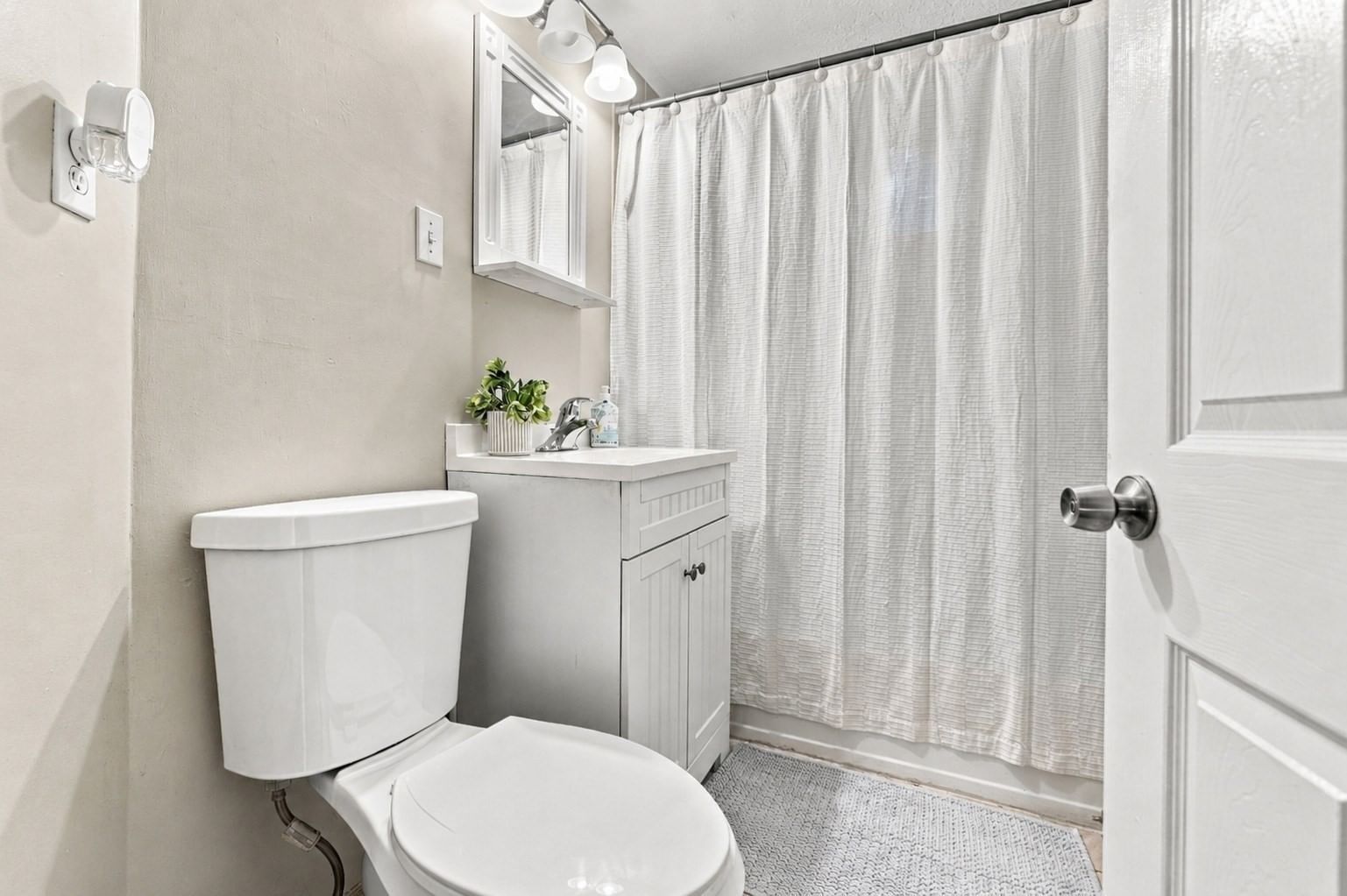 35 Crescent Ave Brockton — Photo 8 of 22