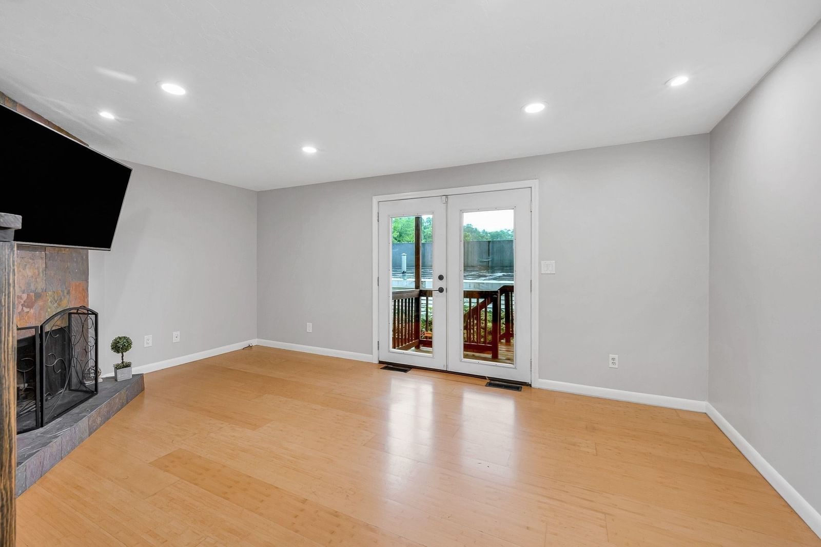 1541 Middlesex St #28 Lowell — Photo 16 of 40