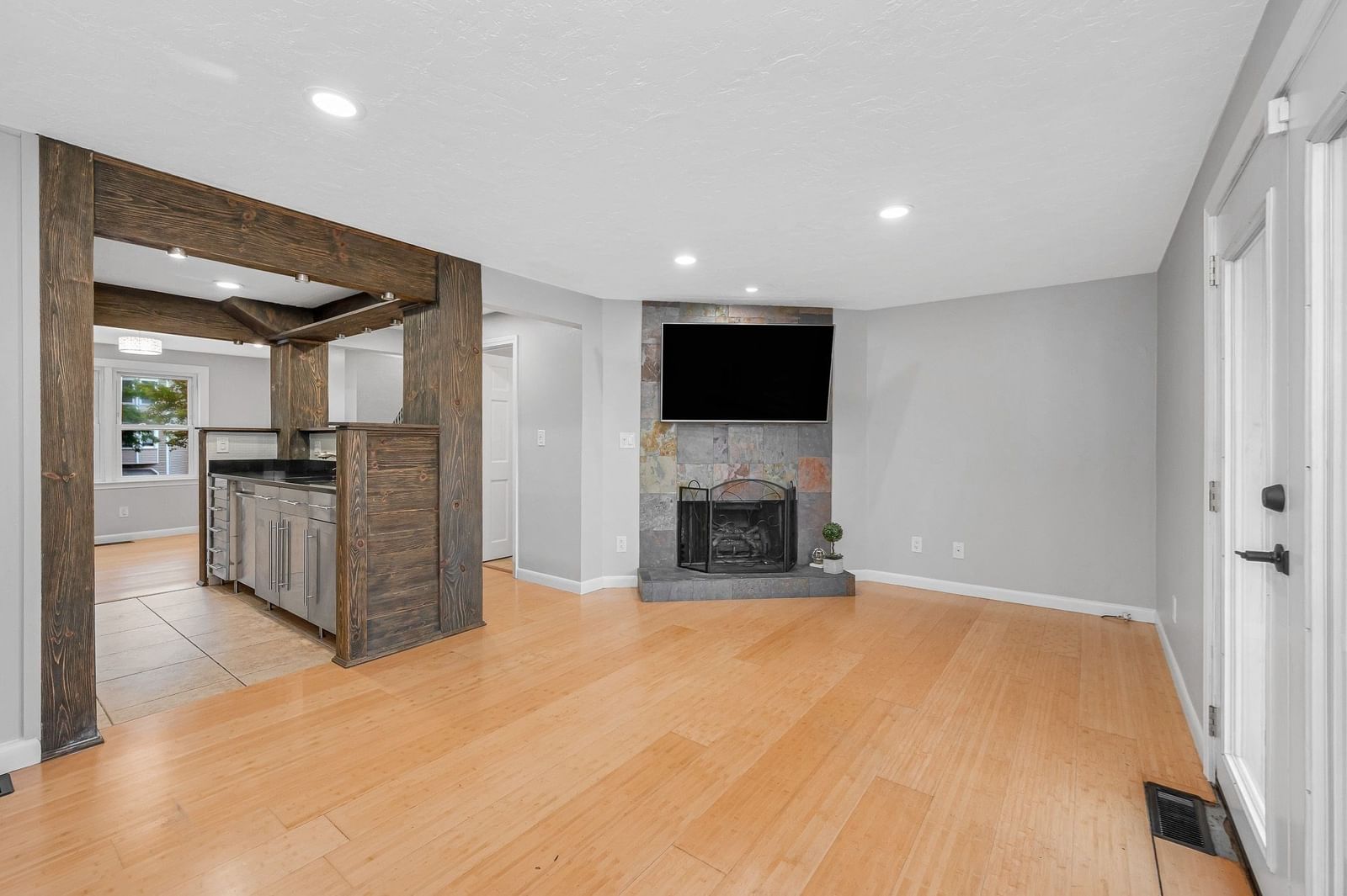 1541 Middlesex St #28 Lowell — Photo 17 of 40