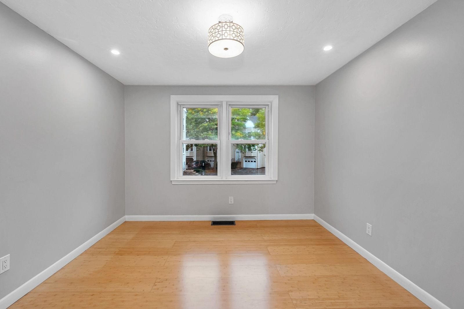 1541 Middlesex St #28 Lowell — Photo 5 of 40