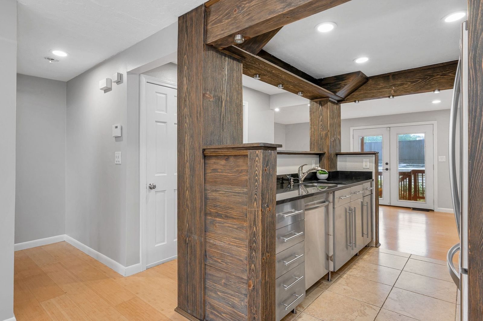 1541 Middlesex St #28 Lowell — Photo 8 of 40