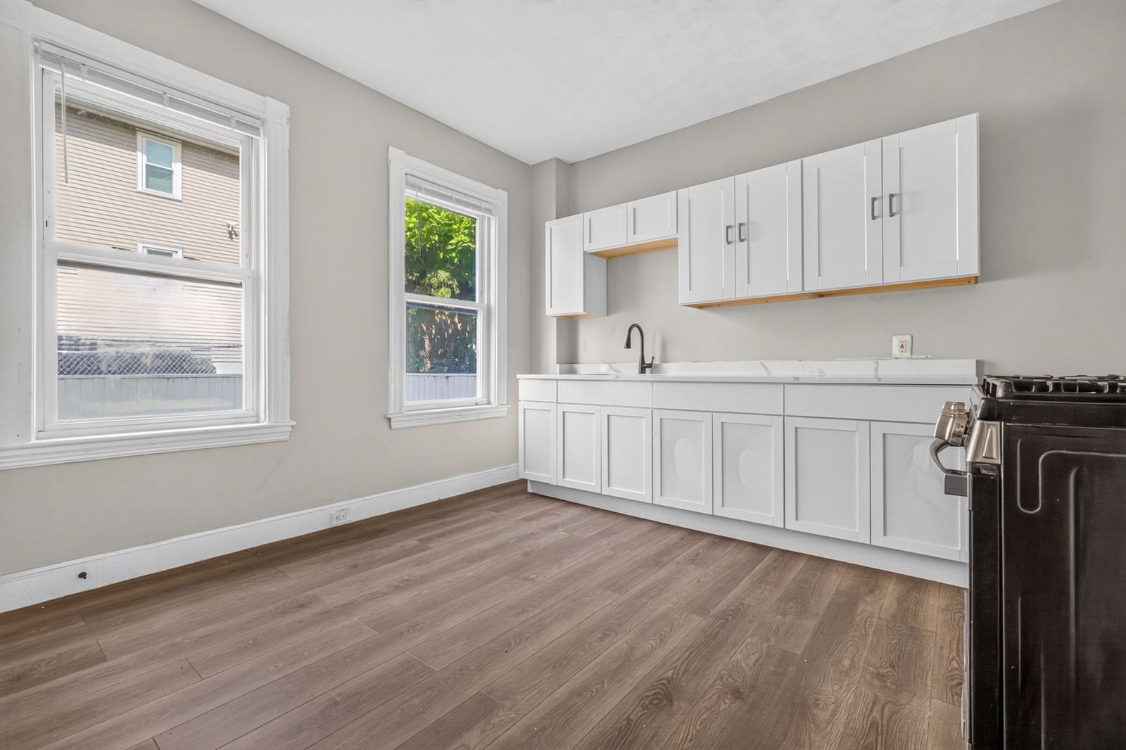 569 Norfolk St Boston — Photo 4 of 24