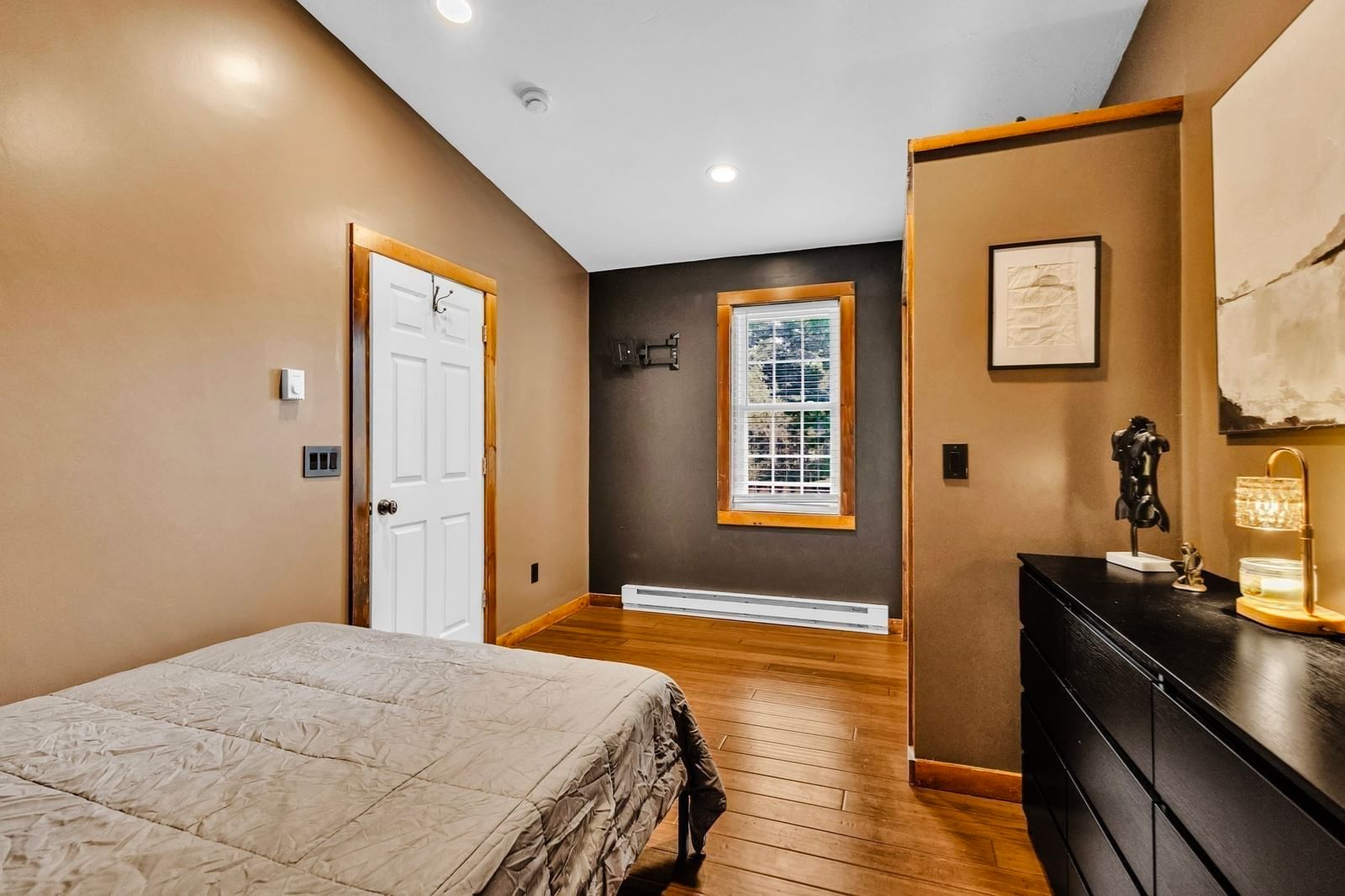 6 Pitcairn Ave Leicester — Photo 11 of 35