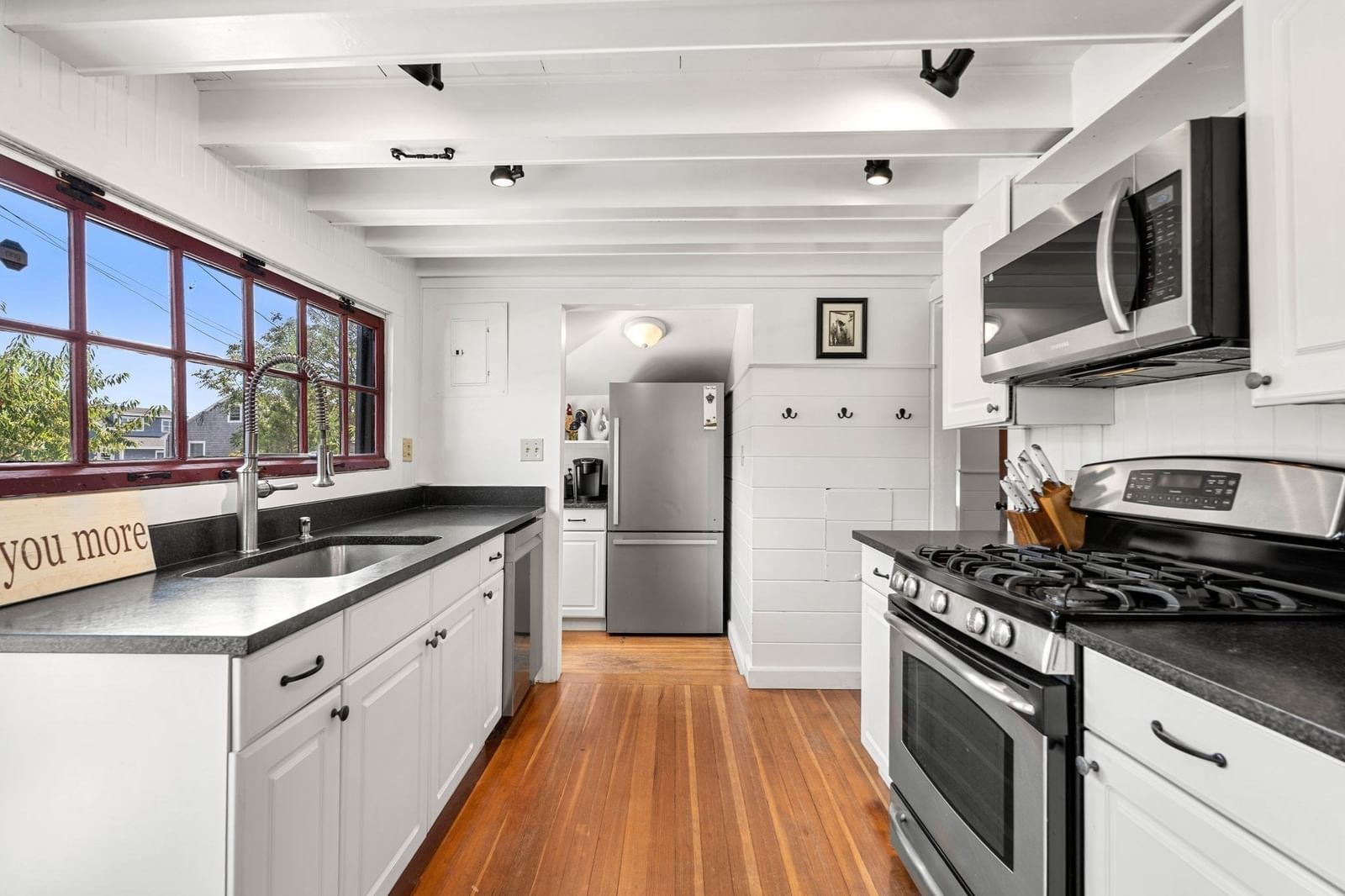 Listing Image 10